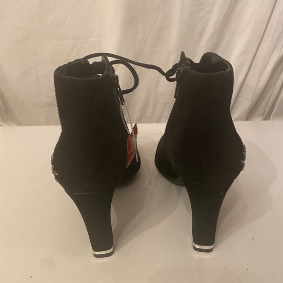Aerosoles black suede ankle booties 7.5 NWT - Picture 2 of 6